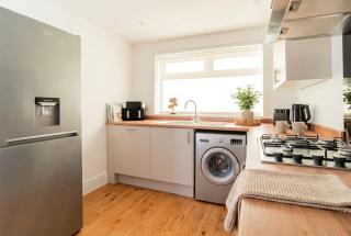 Spacious 3 Bedroom Home with Garden in Doncaster - 2
