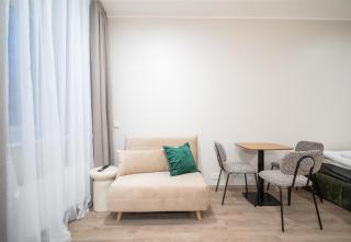 Airport-Bus - 13 North Studios - Apartment 8 - 8