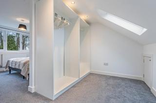 #128 Stylish Coleshill Retreat - Near NEC & Airport -10 mins to Kingsbury Water Park - Sleeps 9 - "Perfect for contractors and Families - Free Parking" - 2
