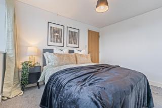 #128 Large Coleshill House - Sleeps 9 Close to NEC and Birmingham Airport - Free Parking - 9