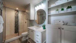 Dolphin at Trout Street Queen Suite w Kitchenette Marina-Front Patio - 5