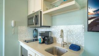 Dolphin at Trout Street Queen Suite w Kitchenette Marina-Front Patio - 6