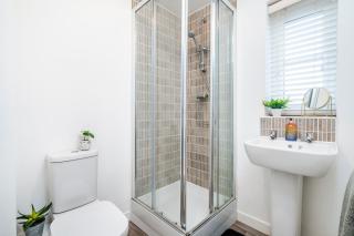 Comfortable 3BR Stay, Sleeps 5 & Parking - 5