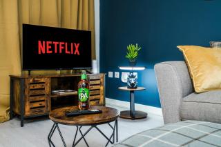 Comfortable 3BR Stay, Sleeps 5 & Parking - 2