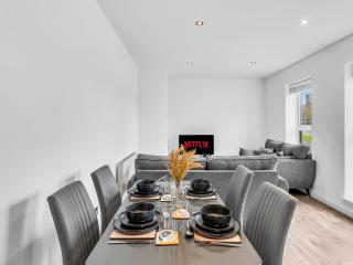Modern 2 Bed City Centre Apartment Gated Community Free Secure Parking - 0