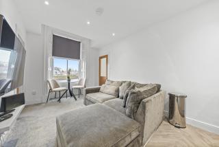1 Bedroom Apartment 5 Mins from Town Centre and Beach with Free Parking - Perfect for Work and Golf Stay - 1