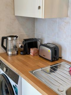 AquaSol Suite Modern 2BR with Shared Pool - 4