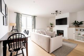 Black Sheep Apartment with Balcony and Free Parking in City Center - 8