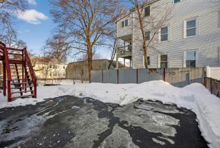 Spacious 2Br home in Malden with AC & heat - 4