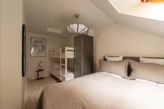 Central 2BR Apartment Sleeps 7 - 1