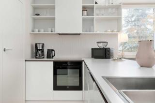 Elegant One Bedroom Apartment with Underground Parking by Noclegi Renters - 8
