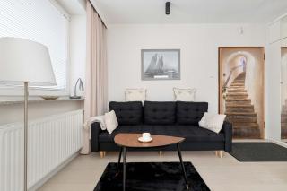 Elegant One Bedroom Apartment with Underground Parking by Noclegi Renters - 6