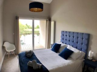 Lakehouse, Hot Tub, Swimming Pools & Spa Access, Lower Mill Estate - 3