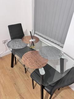 Modern 4 Bedroom House Sleeps 10 Free Parking Liverpool - 6