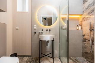 4 Apartments in a Beautiful Historic Old Town Building Occupy Whole Floor - 1