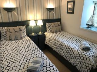 2 Bed in Brixham BX083 - 4