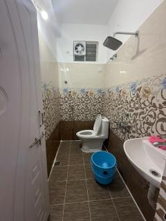 Spacious Modern 3 bhk Apartment Fully furnished - 3