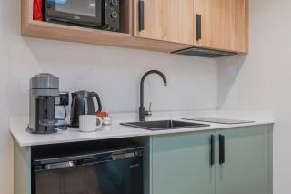The Cardiff Hub 2BR Apartment in Central Cardiff with Parking - 7