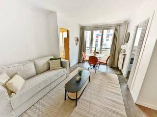 Charming Parisian Apartment in the Heart of the 20th Arrondissement - 0
