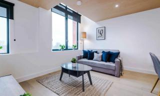 Modern Spacious Apartment Sleeps 5 Free High-Speed Wi-Fi - 8
