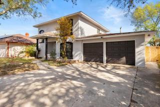 Near SeaWorld • Game Room • Pool Table & Foosball - 6