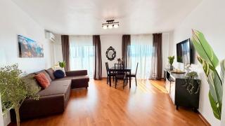 Elegant Central 2BR - Walk to Old Town & Parliament - 1