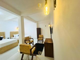 Ella Mandakini Hotel - 4