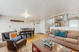 Seaside Classic Cottage - 7