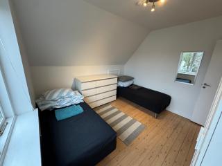 4 værelses lejlighed 85m2 med 3 soveværelser og 6 enkelt senge - 1