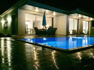 Villa Pinheira III heated pool - 3