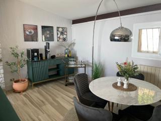 Villa Famiglia Lago - Bee - 5