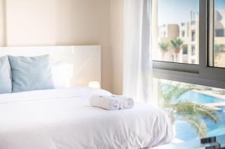 Luxe 3BDR w Private Rooftop Jacuzzi & Beach Access - 4