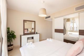 Luxe 3BDR w Private Rooftop Jacuzzi & Beach Access - 2