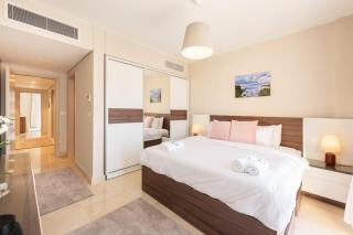 Luxe 3BDR w Private Rooftop Jacuzzi & Beach Access - 3