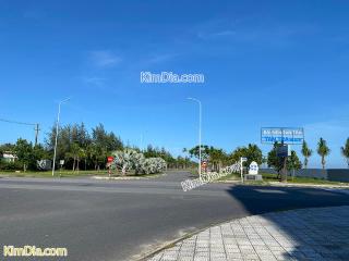 Ngôi nhà nhiều màu sắc gần biển - 2