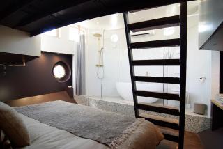 Boutique Canal Houseboat - 8
