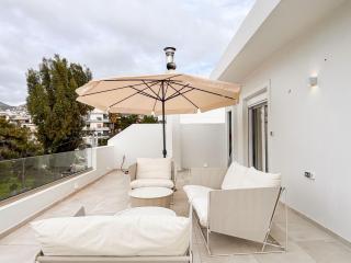 Sunlit Retreat in Voula Center - 3