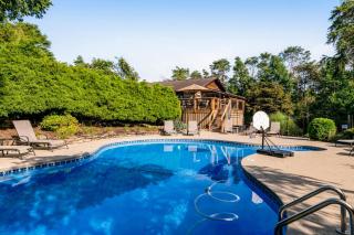 Spacious Serene Cabin Sleep 14 Pool Hot Tub Games - 1