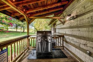 Spacious Serene Cabin Sleep 14 Pool Hot Tub Games - 2