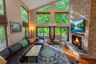 Switch to hosting Peaceful Lakefront Stay, HotTub, Fireplace, Kayaks - 5