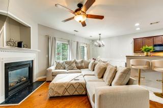 6 Mi to Dtwn ATL Modern Townhome with Pool Access - 0