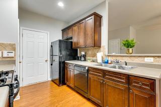 6 Mi to Dtwn ATL Modern Townhome with Pool Access - 8