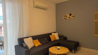 The Stylish Central 2BR Residence for 5 - 6