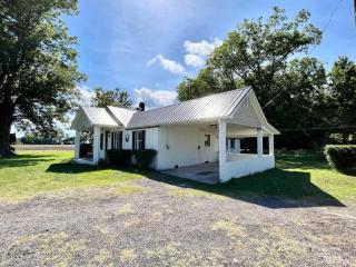 Quaint 3BR Home on 3 acres 1hr to OBX - 9