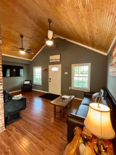 Quaint 3BR Home on 3 acres 1hr to OBX - 0