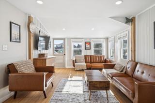 Riverside Getaway Newly Renovated WasherDryer - 9