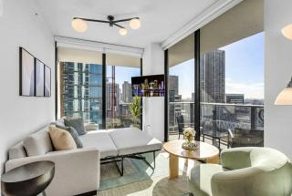 Corner Chic 2 Bedroom Downtown with Rooftop Pool & Views - 2