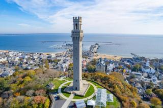 690 Commercial St, Provincetown, MA 02657 - 5
