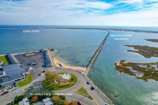 690 Commercial St, Provincetown, MA 02657 - 1