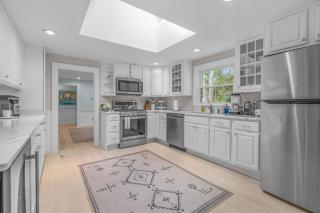 160 Pond View Dr - 8